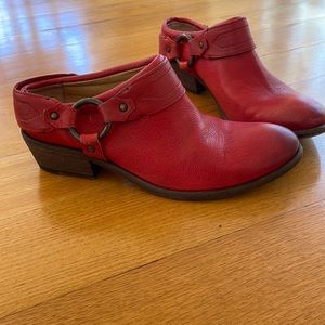 FRYE RED LEATHER ANKLE BOOTIES/MULES